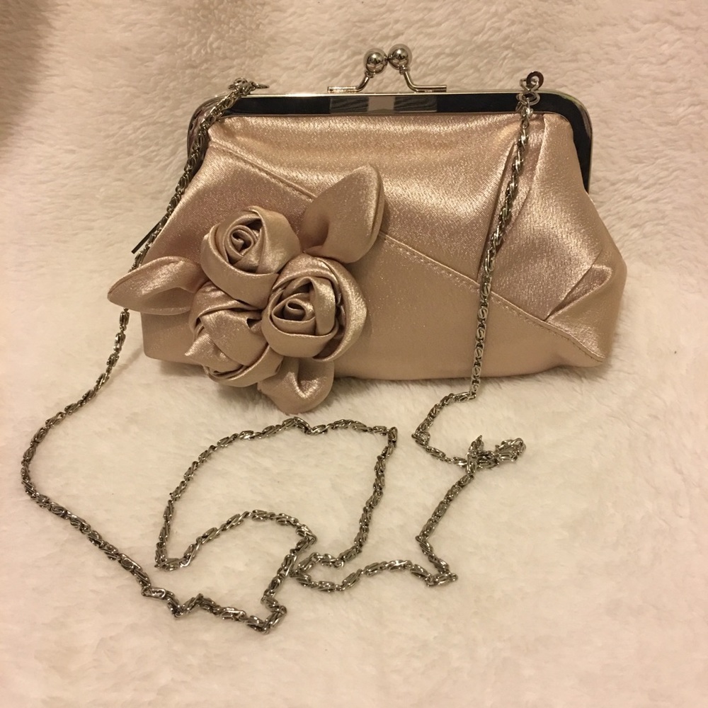 🎁 NWT Sasha Gold Purse